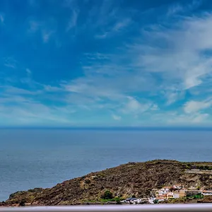 https://spacious-three-bedroom-apartment-with-stunning-sea-view.tenerifehoteles.net